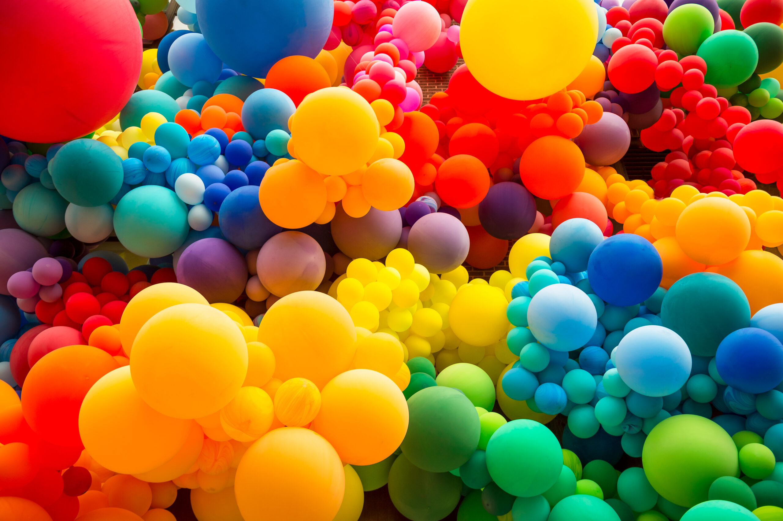 Bright,Abstract,Background,Of,Jumble,Of,Rainbow,Colored,Balloons,Celebrating